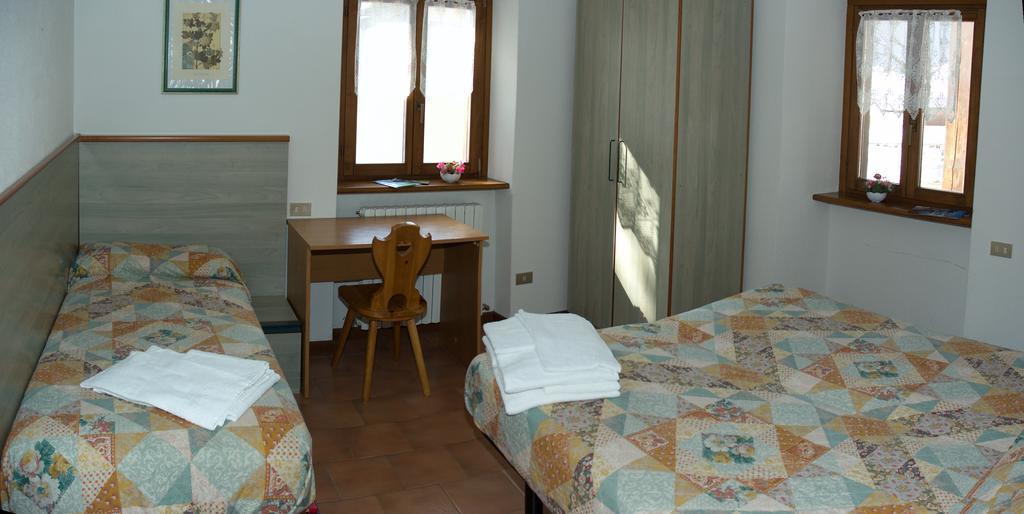 Casa Vacanze Ca' De Val Bed & Breakfast Campodolcino Ruang foto